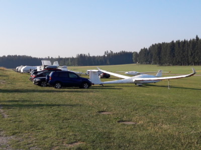 Gut verpackt - Einige Flugzeuge wurden mit Bezügen verhüllt über Nacht stehen gelassen