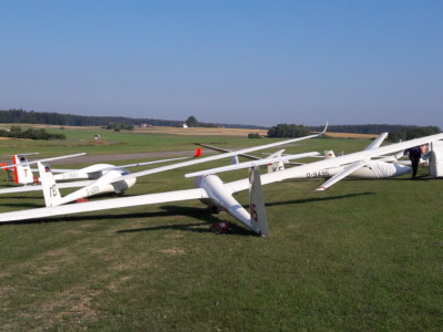 Der frühe Vogel... - An einigen Tagen waren alle Flugzeuge noch vor dem Frühstück aufgerüstet